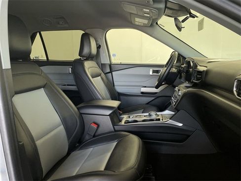 Used 2024 Ford Explorer XLT w/ Equipment Group 202A image 22