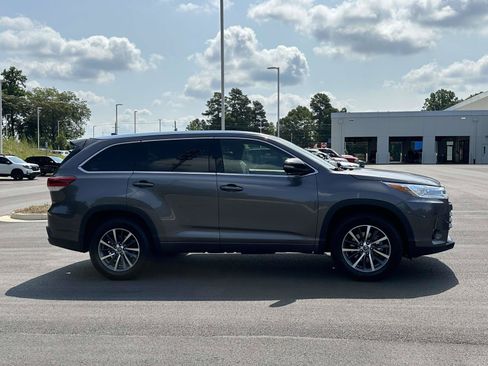 Used 2018 Toyota Highlander XLE FWD image 28