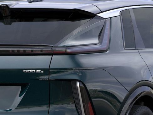 New 2026 Cadillac Lyriq Signature Luxury w/ LPO, Floor Liner Package image 11