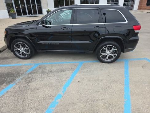 Used 2018 Jeep Grand Cherokee Limited AWD/4WD image 8