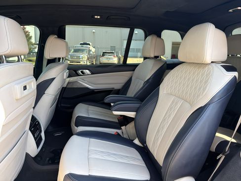 Used 2019 BMW X7 xDrive40i w/ Premium Package AWD/4WD image 14