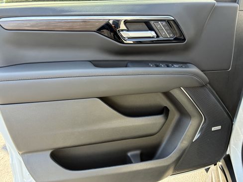 New 2026 Chevrolet Suburban LT w/ Comfort Package RWD image 24