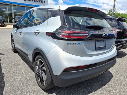 Used 2023 Chevrolet Bolt LT w/ Infotainment Package FWD image 4