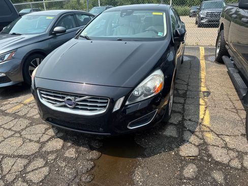 Used 2013 Volvo S60 T5 FWD image 1