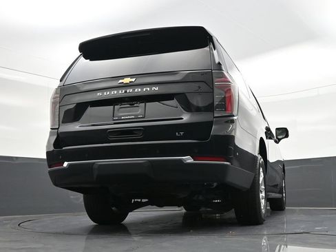 Used 2025 Chevrolet Suburban LT image 31