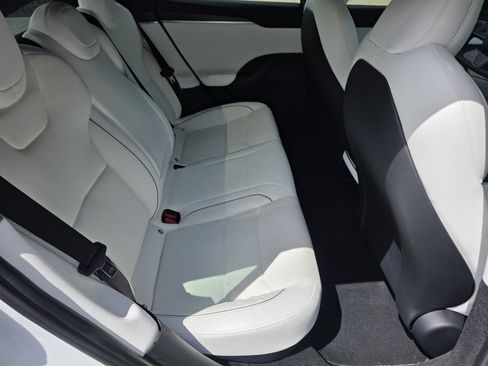 Used 2022 Tesla Model S Plaid image 5