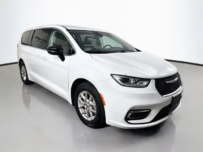 Used 2024 Chrysler Pacifica Touring-L