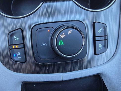 Used 2021 GMC Acadia SLT w/ Preferred Package image 13