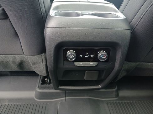 New 2026 Chevrolet Traverse LT w/ Sun and Wheel Package image 23