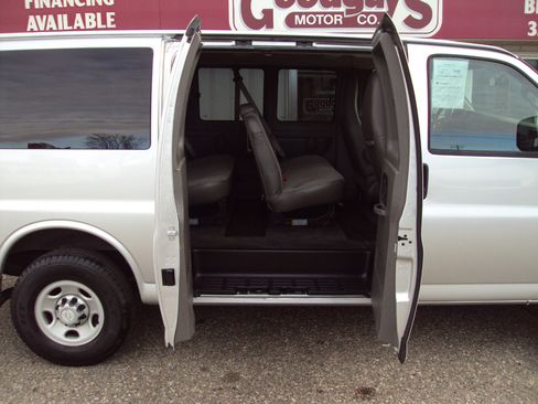 Used 2016 Chevrolet Express 2500 LS image 9