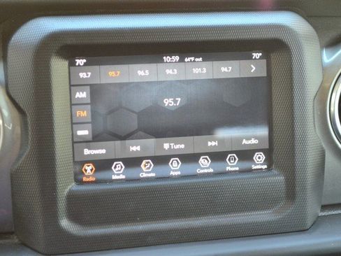 Used 2021 Jeep Wrangler Unlimited Sahara image 32