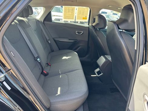 Used 2025 Kia K4 LXS image 24