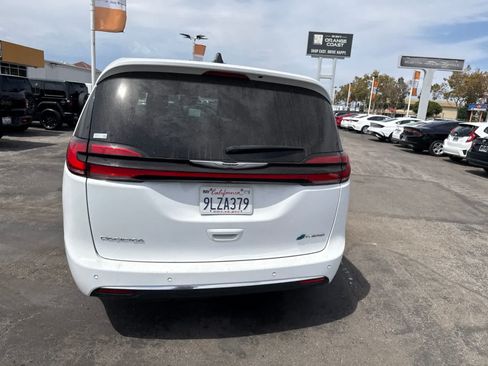 Used 2024 Chrysler Pacifica Limited FWD image 17