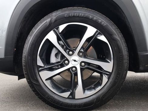 Used 2025 Chevrolet Trax RS w/ Sunroof Package image 8