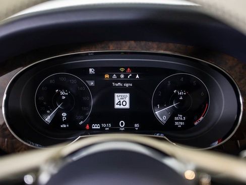 Used 2021 Bentley Bentayga image 27