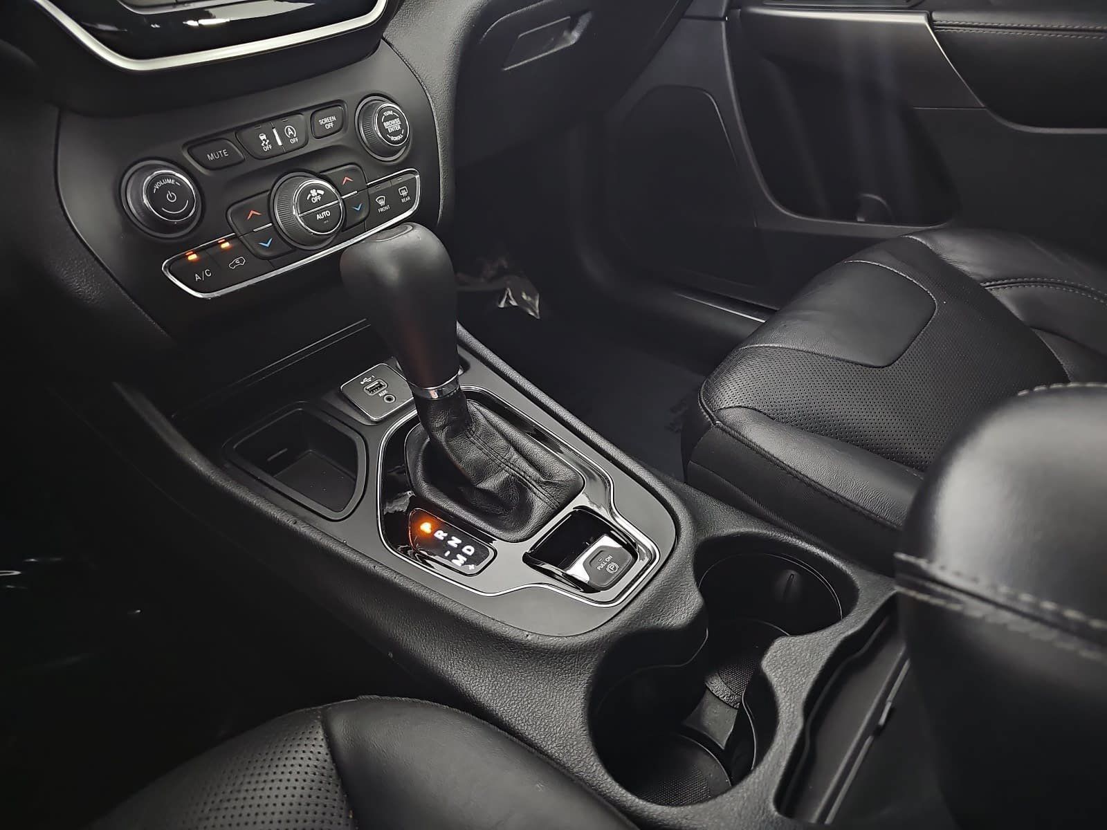 Used 2020 Jeep Cherokee Limited FWD image 23