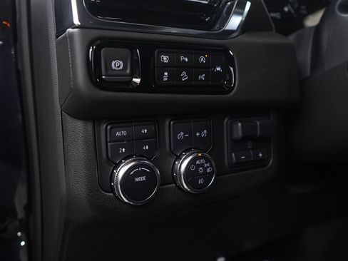 Used 2025 GMC Yukon Denali w/ Denali Reserve Package image 24