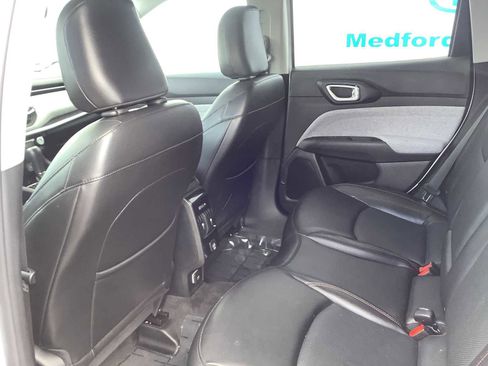 Used 2022 Jeep Compass Latitude AWD/4WD image 12