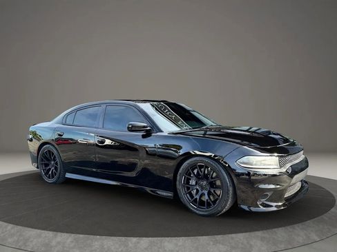 Used 2017 Dodge Charger R/T Scat Pack w/ Dynamics Package RWD image 2