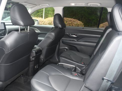 Certified 2025 Toyota Grand Highlander FWD image 15