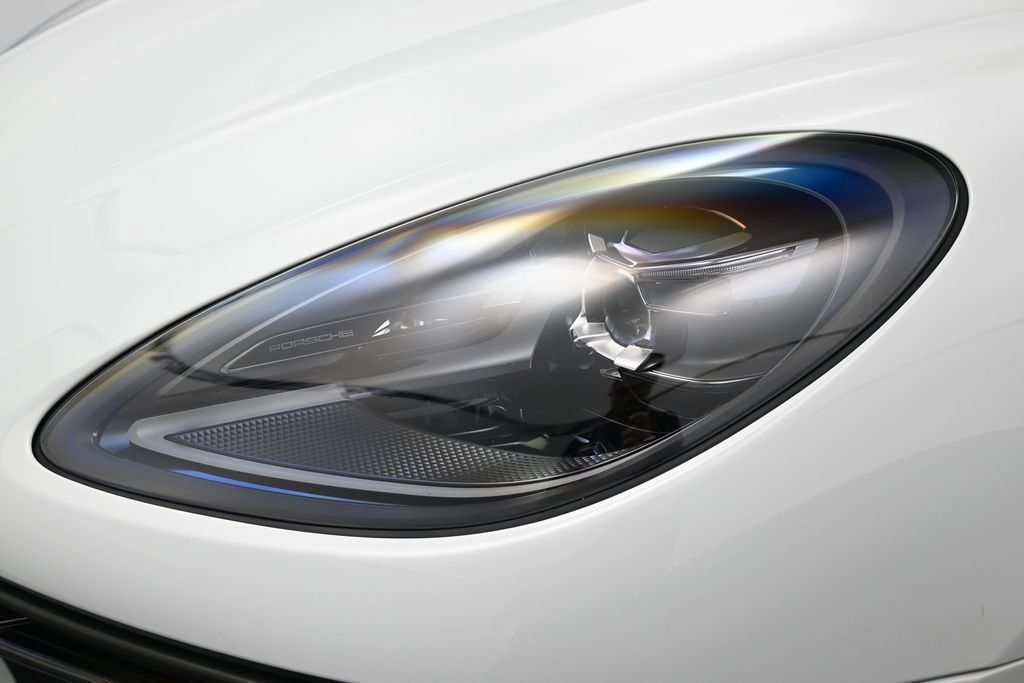 Certified 2026 Porsche Macan S AWD/4WD image 36