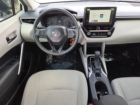 Used 2025 Toyota Corolla Cross L FWD image 25