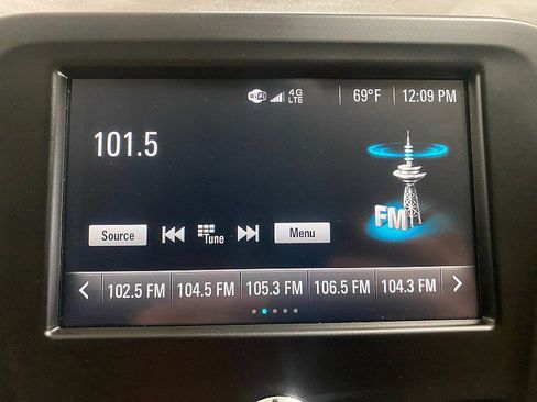 Used 2018 Chevrolet Equinox LS image 22