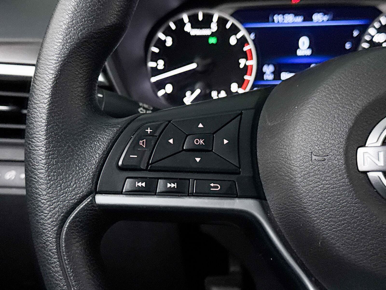 Used 2024 Nissan Altima 2.5 SV FWD image 31