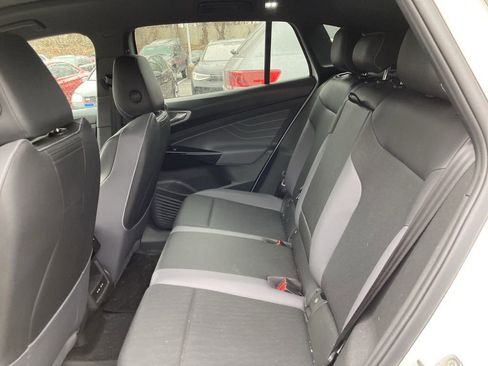 Used 2023 Volkswagen ID.4 Pro S image 9