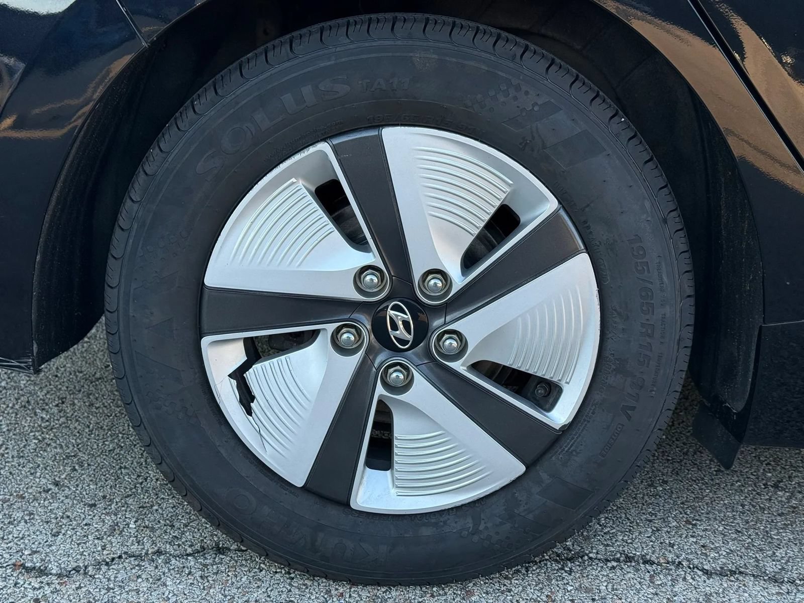 Used 2018 Hyundai Ioniq Blue FWD image 33