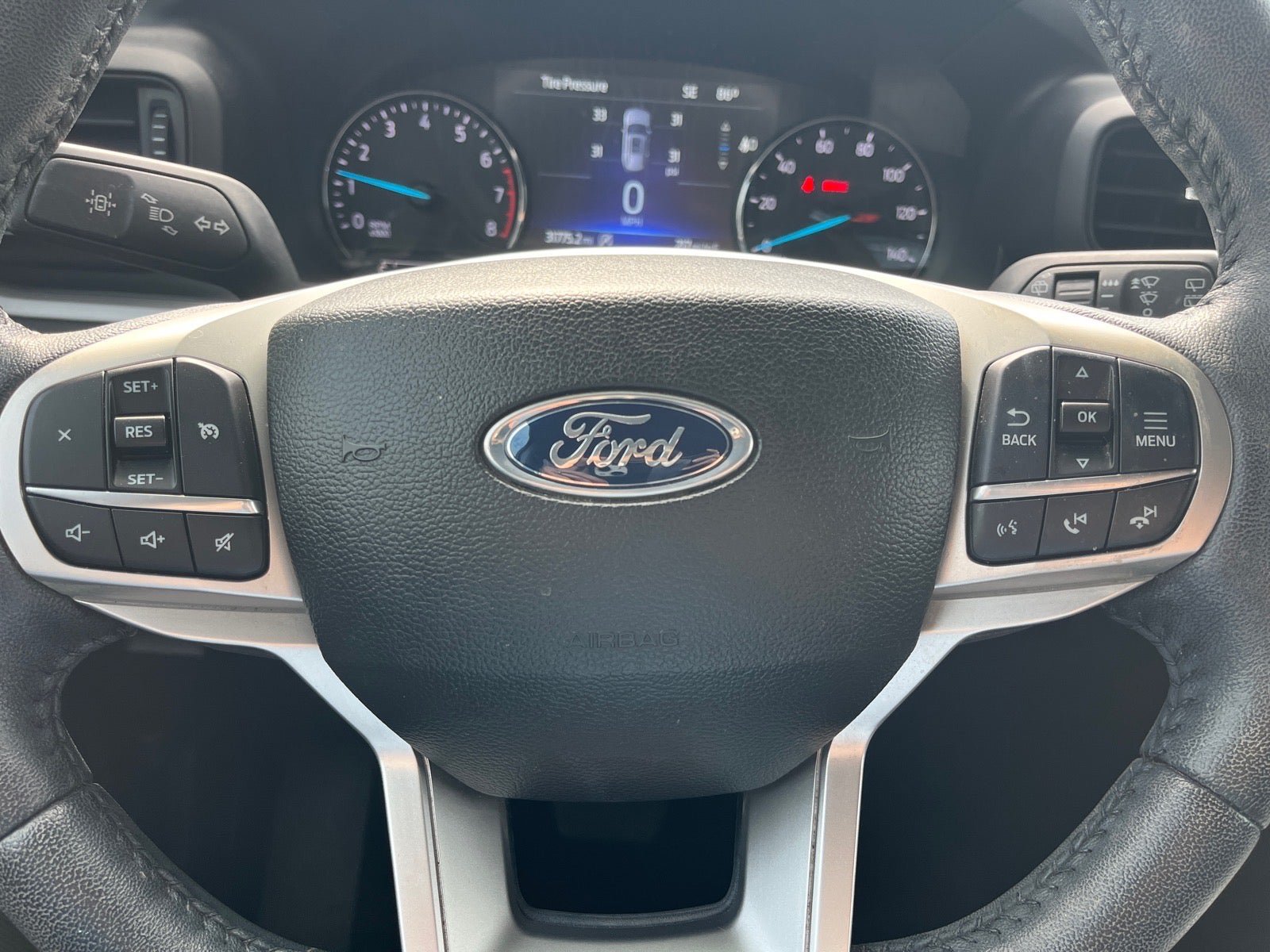 Used 2023 Ford Explorer XLT RWD image 13