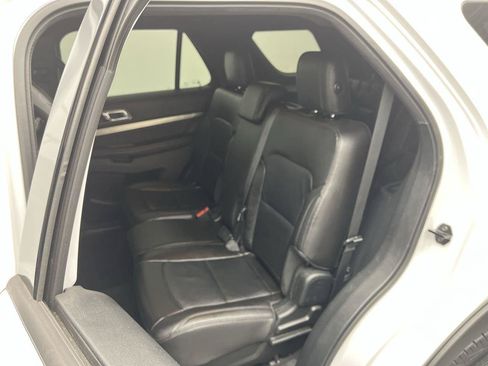 Used 2018 Ford Explorer XLT w/ Equipment Group 202A AWD/4WD image 15