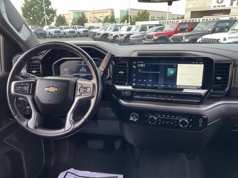 Used 2022 Chevrolet Silverado 1500 LT image 24