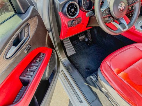 Used 2021 Alfa Romeo Stelvio Ti w/ Nero Edizione image 11