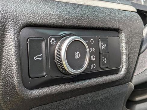 Used 2023 Ford Explorer XLT w/ Equipment Group 202A image 12