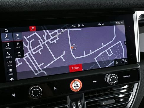 Certified 2025 Porsche Macan image 12