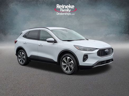 Used 2025 Ford Escape Platinum image 3