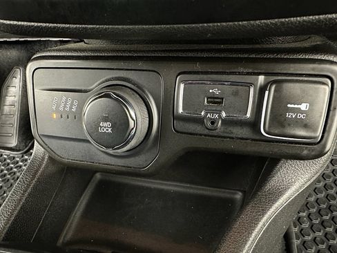 Used 2023 Jeep Renegade Latitude image 8