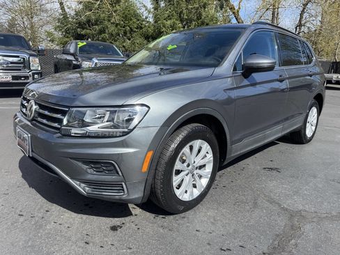 Used 2019 Volkswagen Tiguan SE w/ Panoramic Sunroof Package image 1