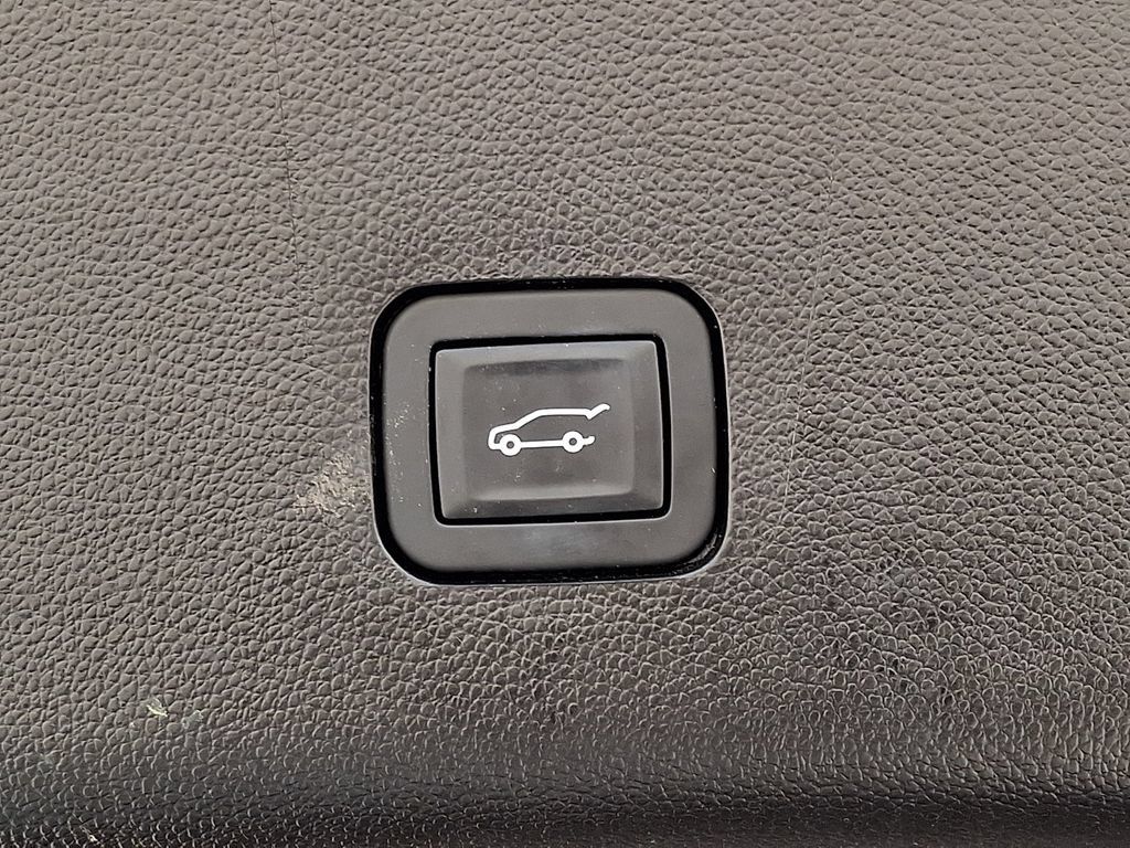 Used 2018 Chevrolet Traverse High Country AWD/4WD image 29