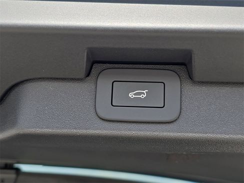 New 2026 Land Rover Discovery Limited Edition image 14