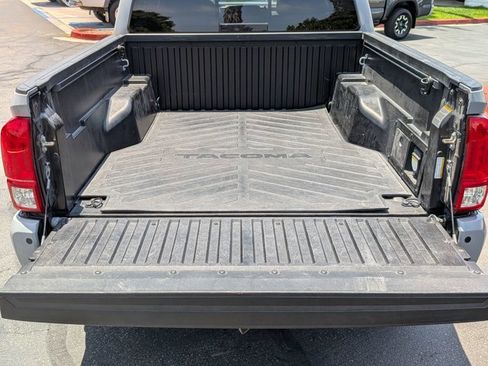 Used 2020 Toyota Tacoma TRD Sport w/ Technology Package RWD image 8