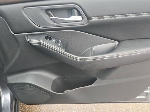 Used 2023 Nissan Rogue SV w/ SV Premium Package image 29