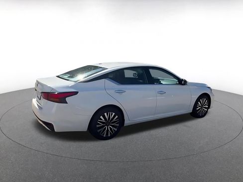 Used 2025 Nissan Altima 2.5 SV FWD image 15