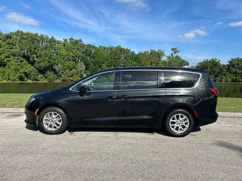 Used 2023 Chrysler Voyager LX FWD image 2