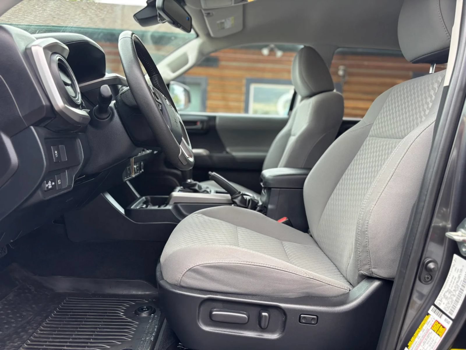 Used 2020 Toyota Tacoma SR5 AWD/4WD image 10