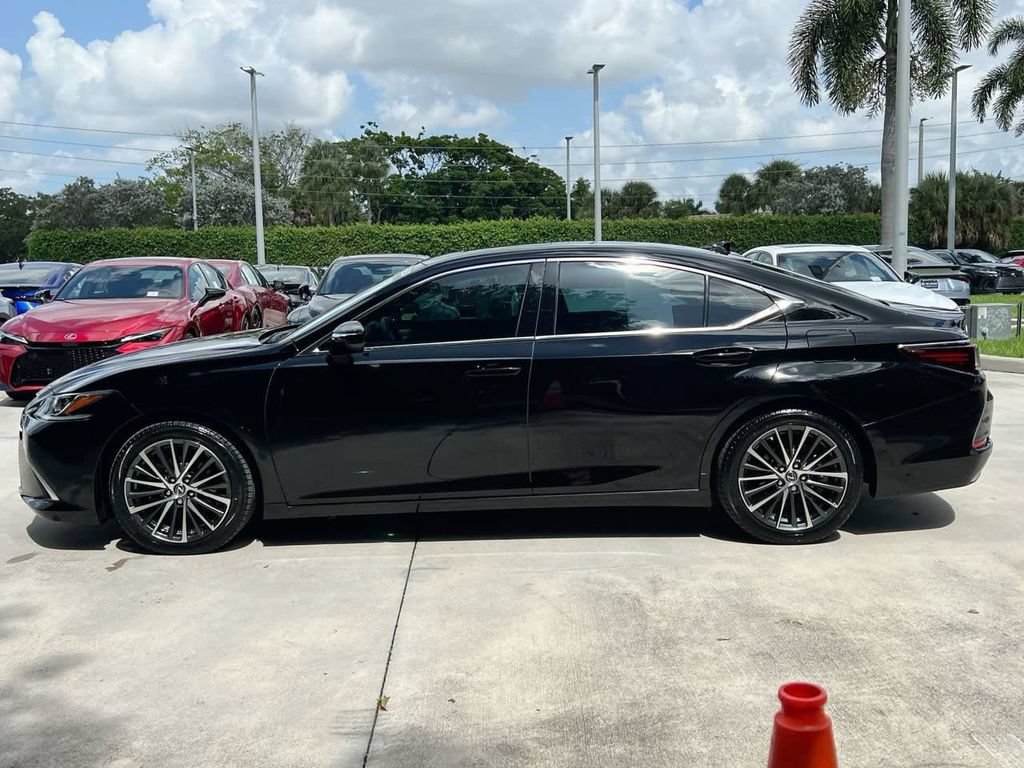 Certified 2024 Lexus ES 350 w/ Premium Package FWD image 4