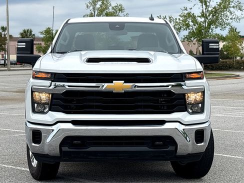 Used 2024 Chevrolet Silverado 2500 LT AWD/4WD image 2