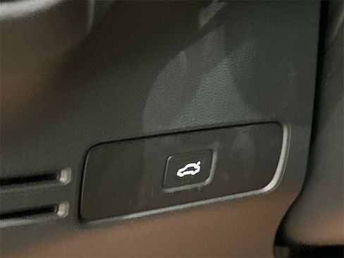 New 2026 Volvo XC40 B5 Core w/ Protection Package Premier image 22