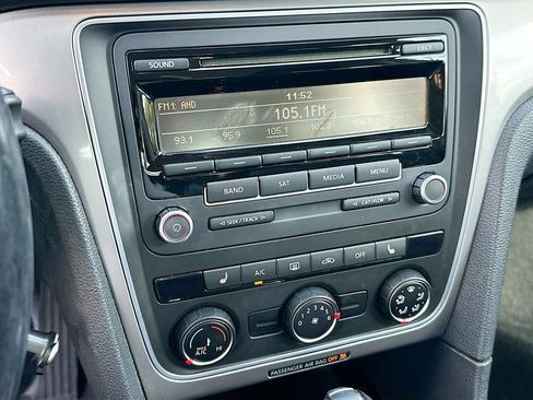 Used 2014 Volkswagen Passat 1.8T Wolfsburg Edition image 13